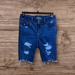 Torrid distressed Bermuda jean shorts. Size 14 stretch.